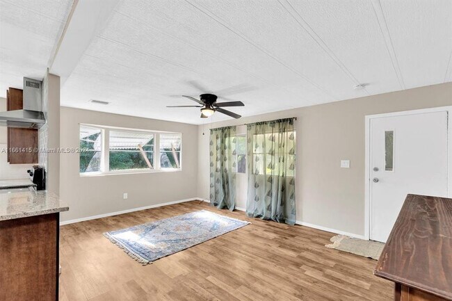 Photo - 11932 Coral Pl