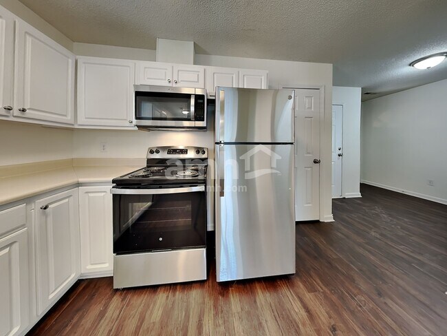 Photo - 130 Exeter Ct