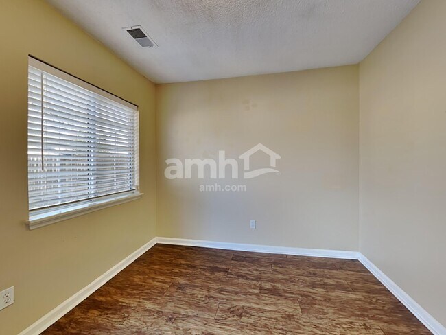 Photo - 14 Regency Oaks Dr