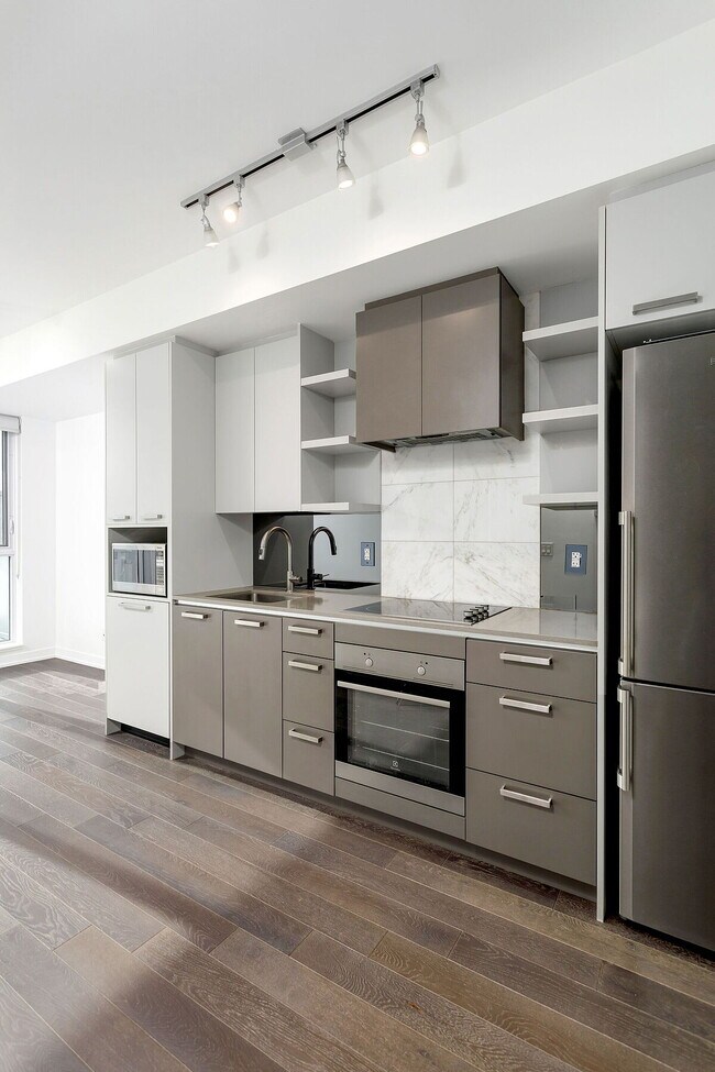 Photo - 1830 Bloor St W