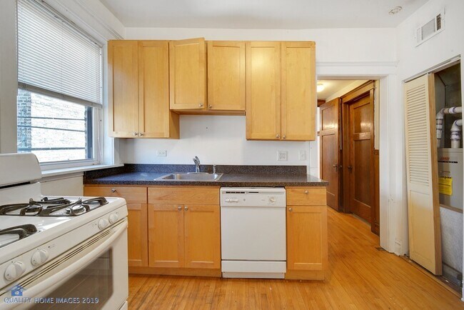 Photo - 2774 N Kenmore Ave Unit 2