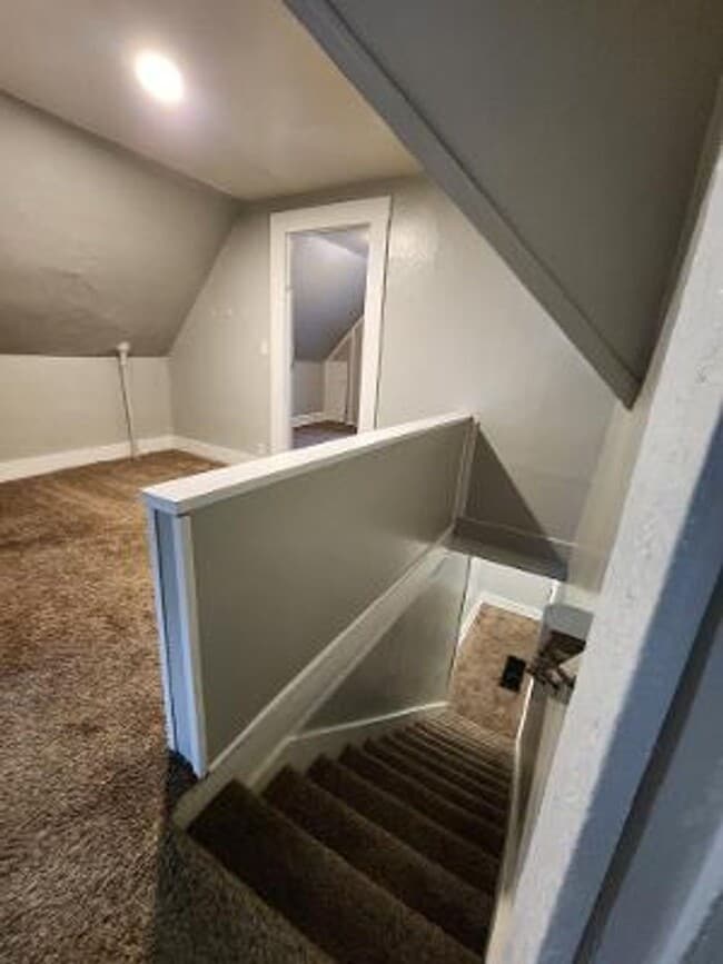 Building Photo - Eastside Spacious Two Bedroom Duplex Near ... Rental