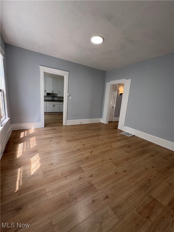 Photo - 946 E 79th St Apartamento Unidad 1