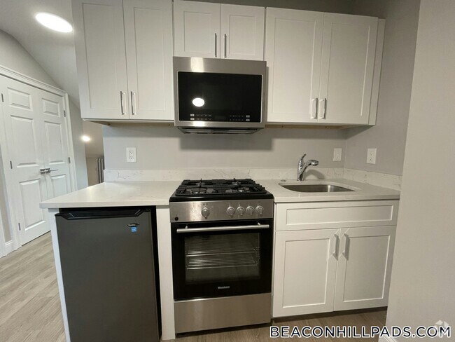 Building Photo - 12 Derne St Rental