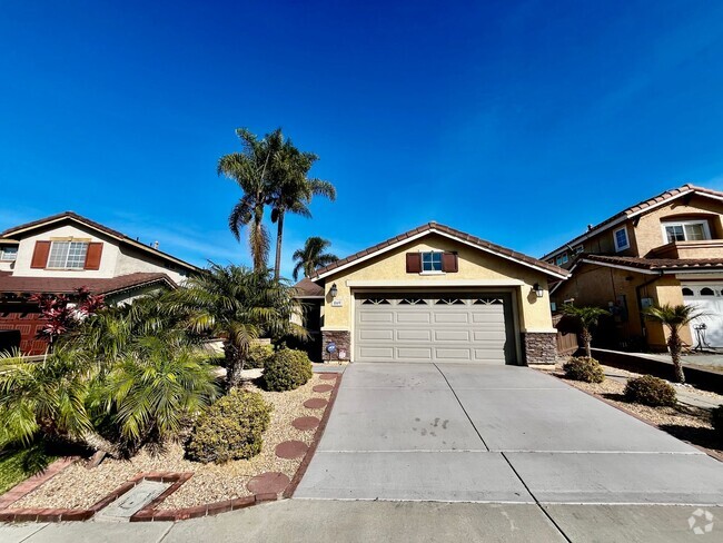 Building Photo - Gorgeous 3B 2BA Home w/ Canyon Views!