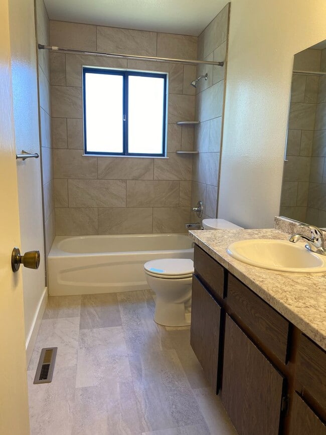 Photo - 3 BED // 2 BATH HOME WITH LARGE BACKYARD Fort Collins