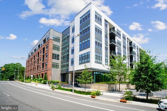 Building Photo - 1761 Old Meadow Rd Unit 106 Rental