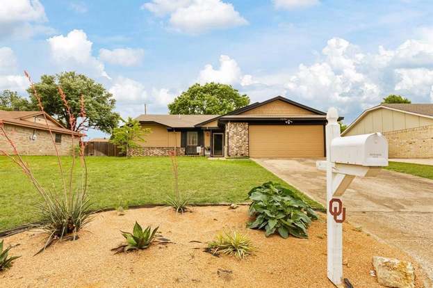 Photo - 1333 Mercedes St