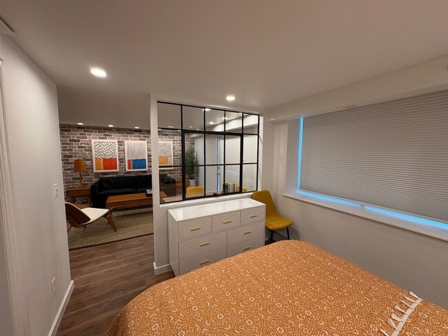 Photo - Charming Studio Apartment