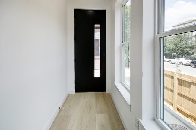 Photo - 1214 W 24th St