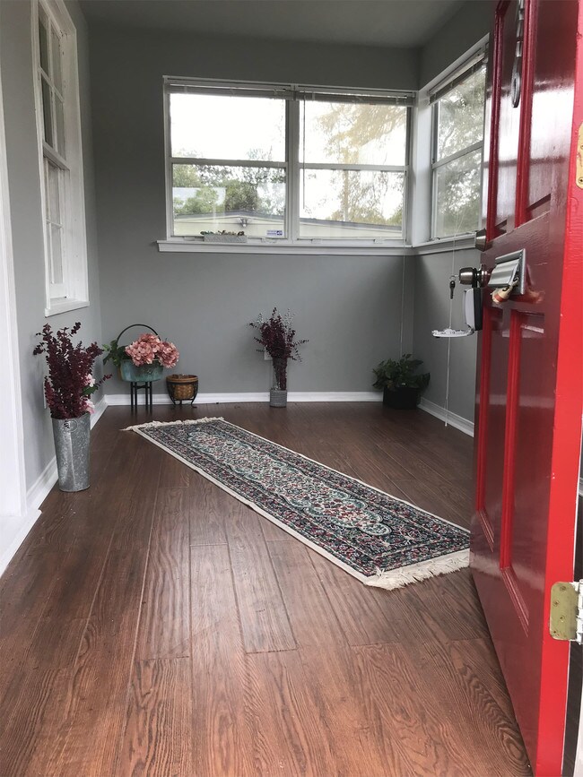 Photo - 1346 Macarthur St