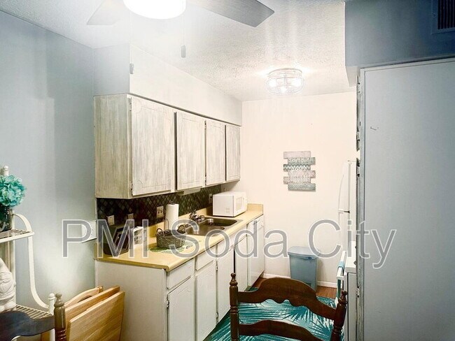 810 Old Manor Rd