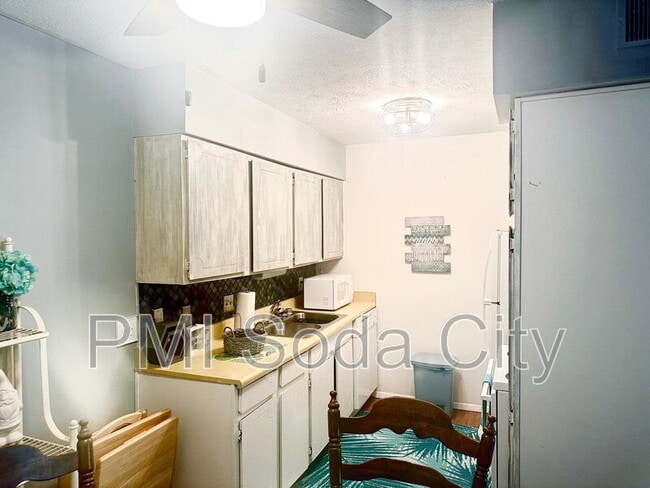Photo - 810 Old Manor Rd