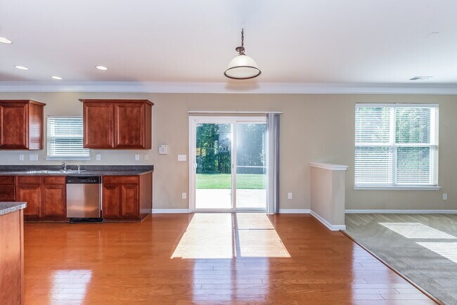 Photo - 3004 Centerview Dr