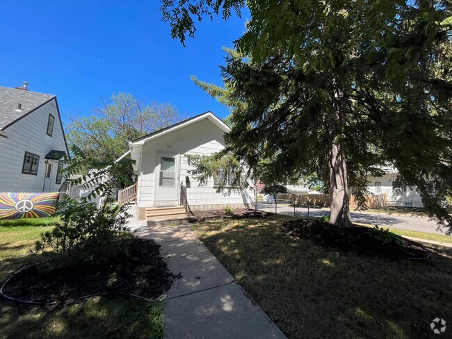 Building Photo - Phenomenal 2 Bedroom House in St. Paul Nei...