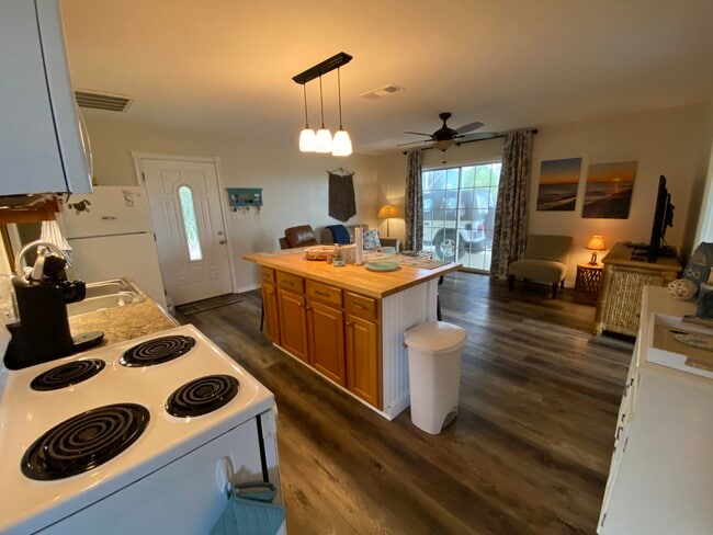 Photo - 5802 Monterey Ave Unit Downstairs