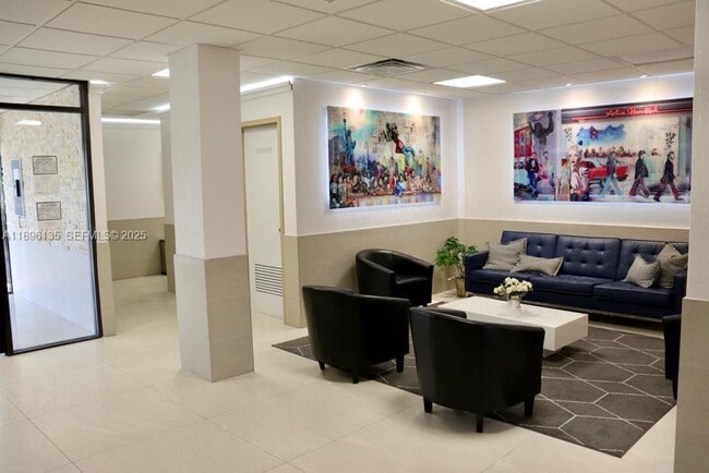 Building Photo - 4164 Inverrary Dr Unit 408