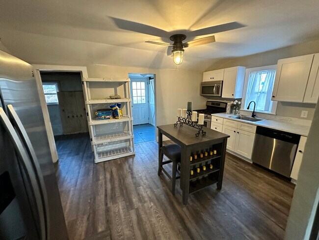 Photo - 349 William St