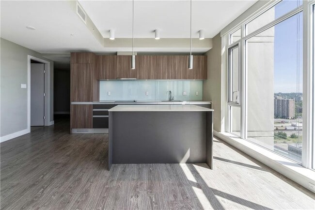 Photo - 1122-1803 3 St SE