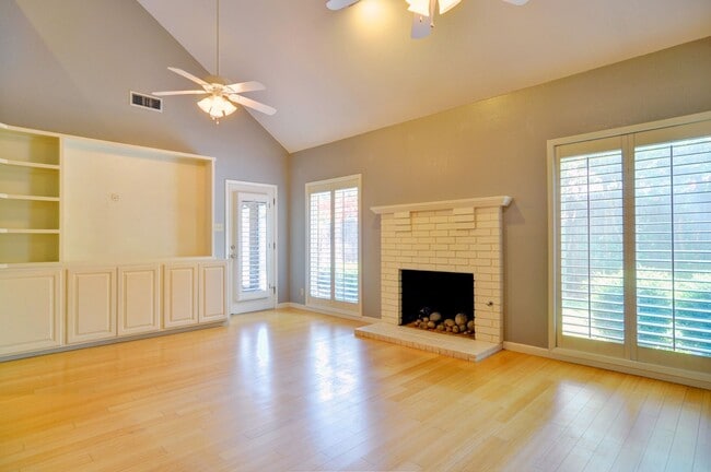 Photo - 3 Bedroom Home - Ridglea Country Club Estates