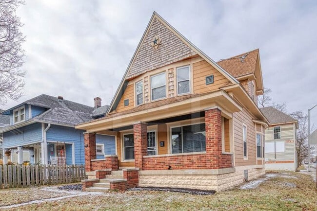 Photo - 960 Eastern Ave