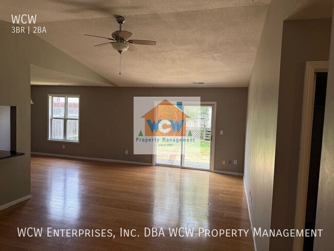 Photo - 2400 Stowe Dr