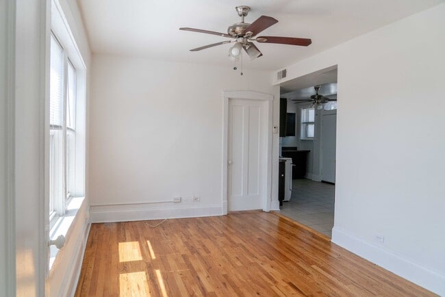 Photo - Albany Park - 1 Bed / 1 Bath - Dog Friendly! Unidad 3842-306