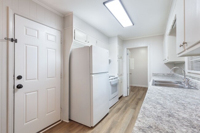 Photo - Newly Renovated 3bd/2ba Home w/ Sunroom and Large Backyard in Great Location!