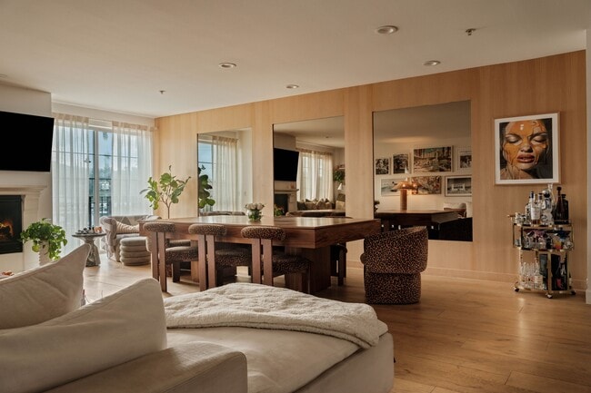 Photo - 10648 Woodbridge St