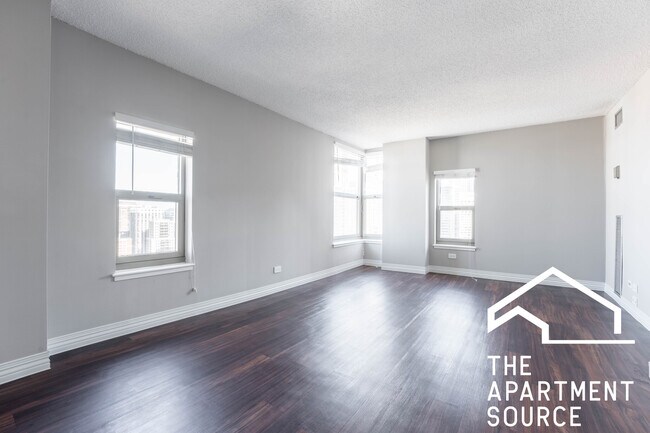 Photo - 100 W Chestnut St Unidad 1904