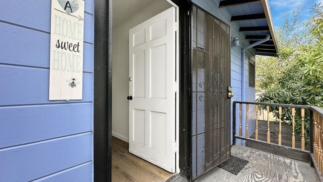 Building Photo - Cozy Studio with Fantastic Landscaping in ...