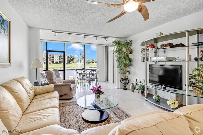 Building Photo - 49 High Point Cir S Unit 105 Rental