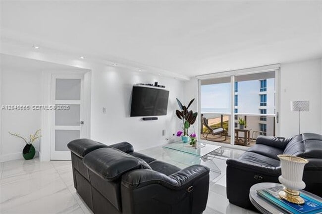 Building Photo - 6039 Collins Ave