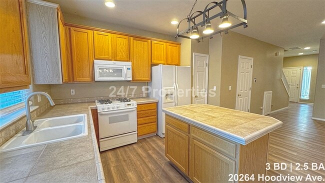 Photo - 20264 Hoodview Ave