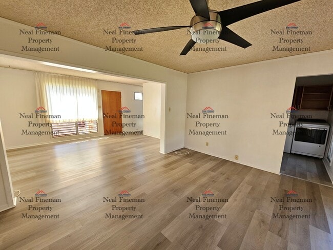 Building Photo - 3 bedroom, 1.5 bathroom and 2 parking condo.