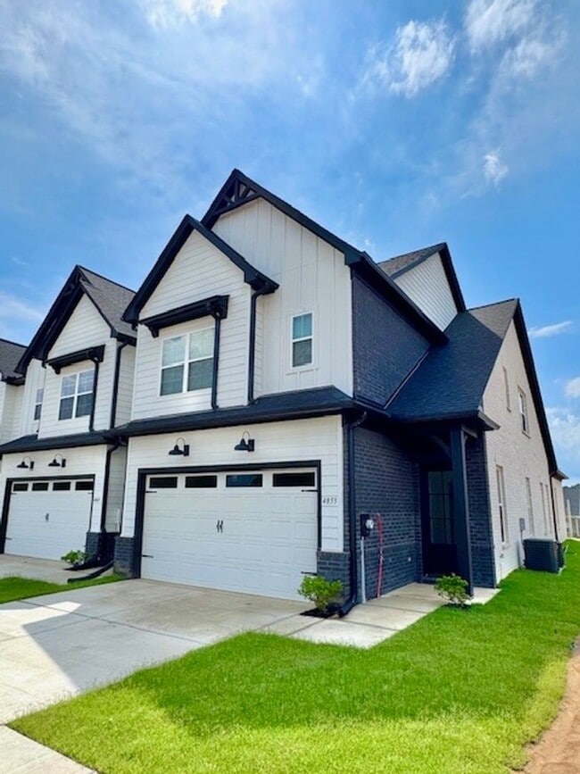 Now Leasing at Cedar Bluff – 4BR Townhomes... - Now Leasing at Cedar Bluff – 4BR Townhomes...