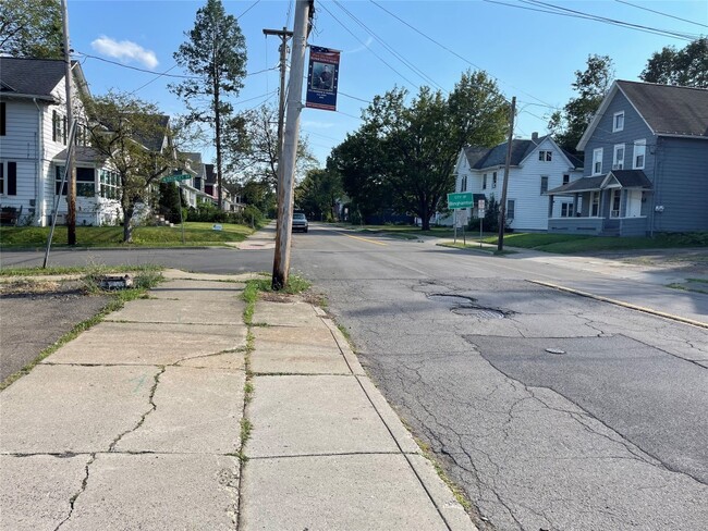 Photo - 639 Chenango St