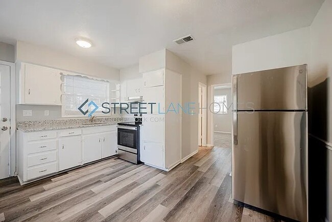 Photo - 2230 Danbury Dr