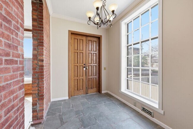 Photo - 114 E Beck St