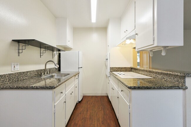 Photo - Central and Grand Apartments