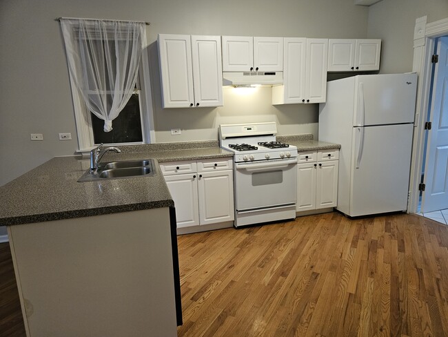 Photo - 3249 N Lakewood Ave