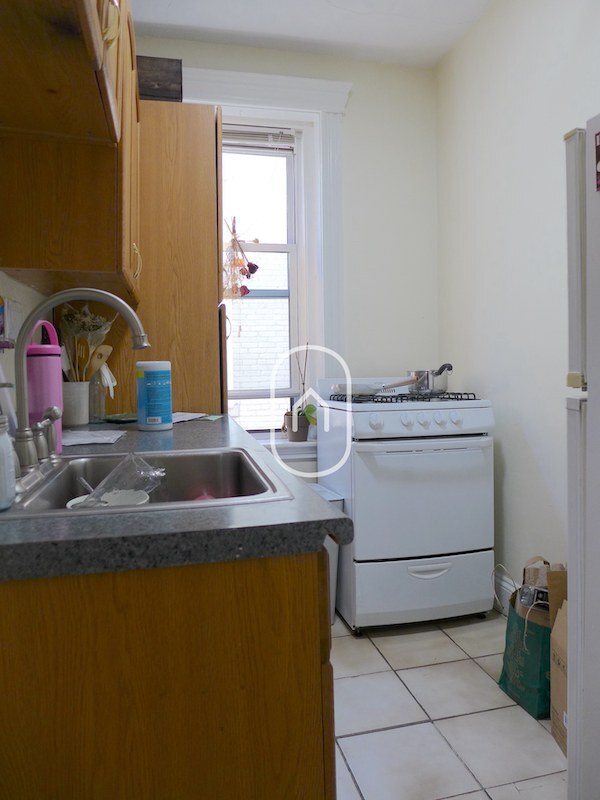 Photo - 390 Riverway