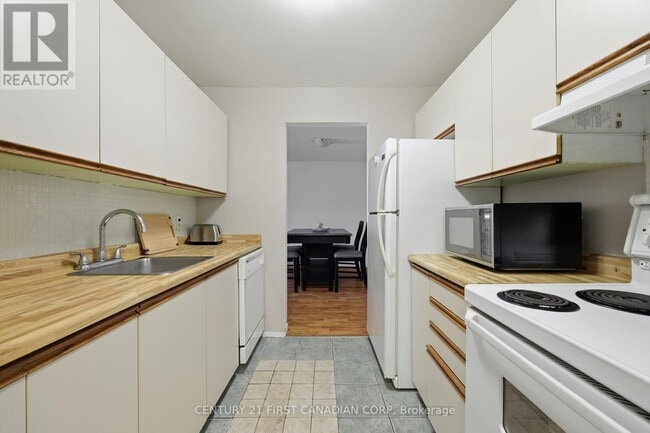 Photo - 2228 Trafalgar St Unit 201
