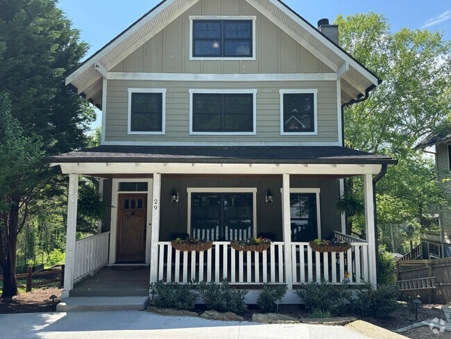 Building Photo - Central AVL - Beautiful Custom Home with F...