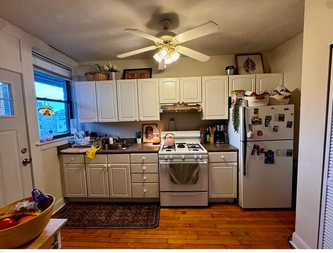 Photo - 1955 W Winnemac Ave Unit 3