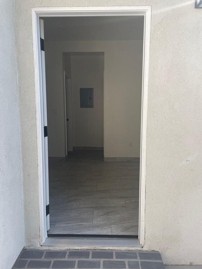 Entrance - 600 W Palmer St Unit 602