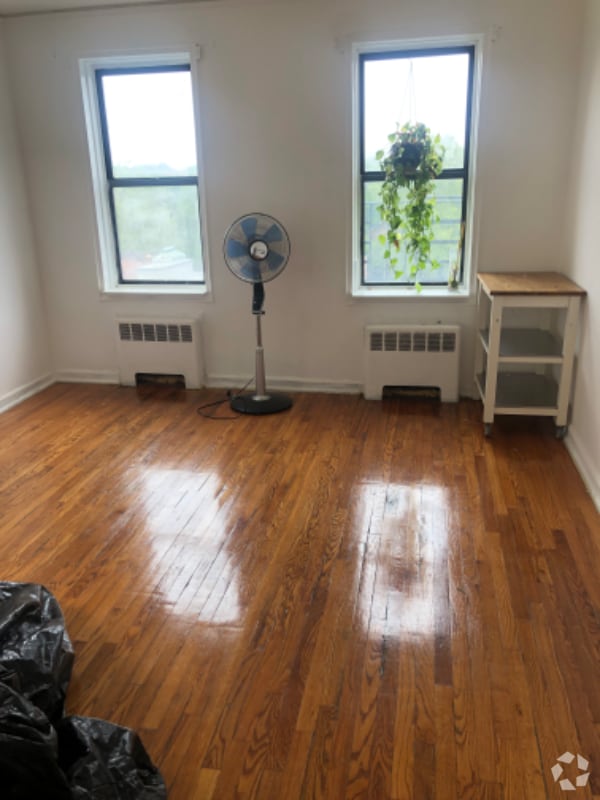 Building Photo - 2241 Holland Ave Unit 6g Rental