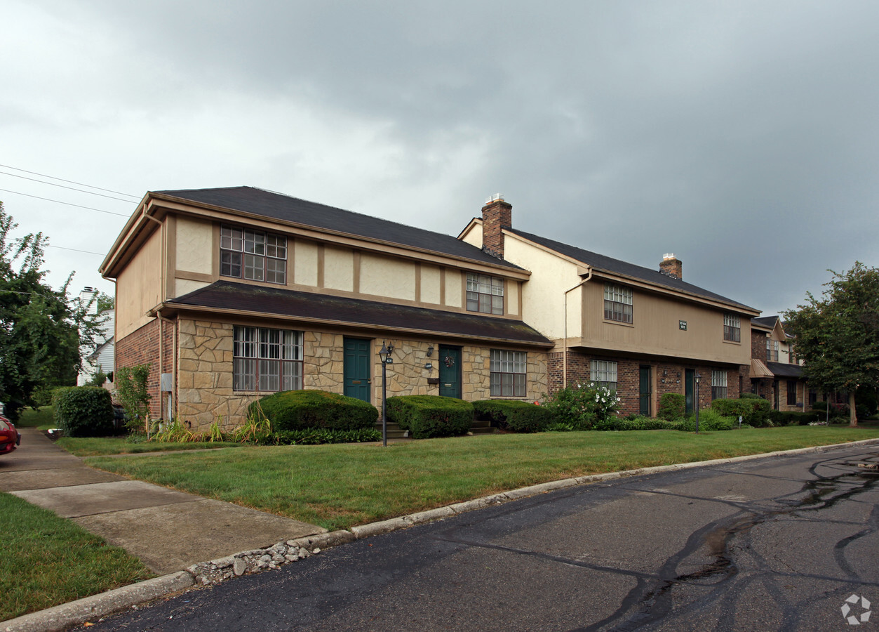 McNaughten Commons - McNaughten Commons Apartments