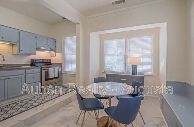 Photo - 239 Greene St