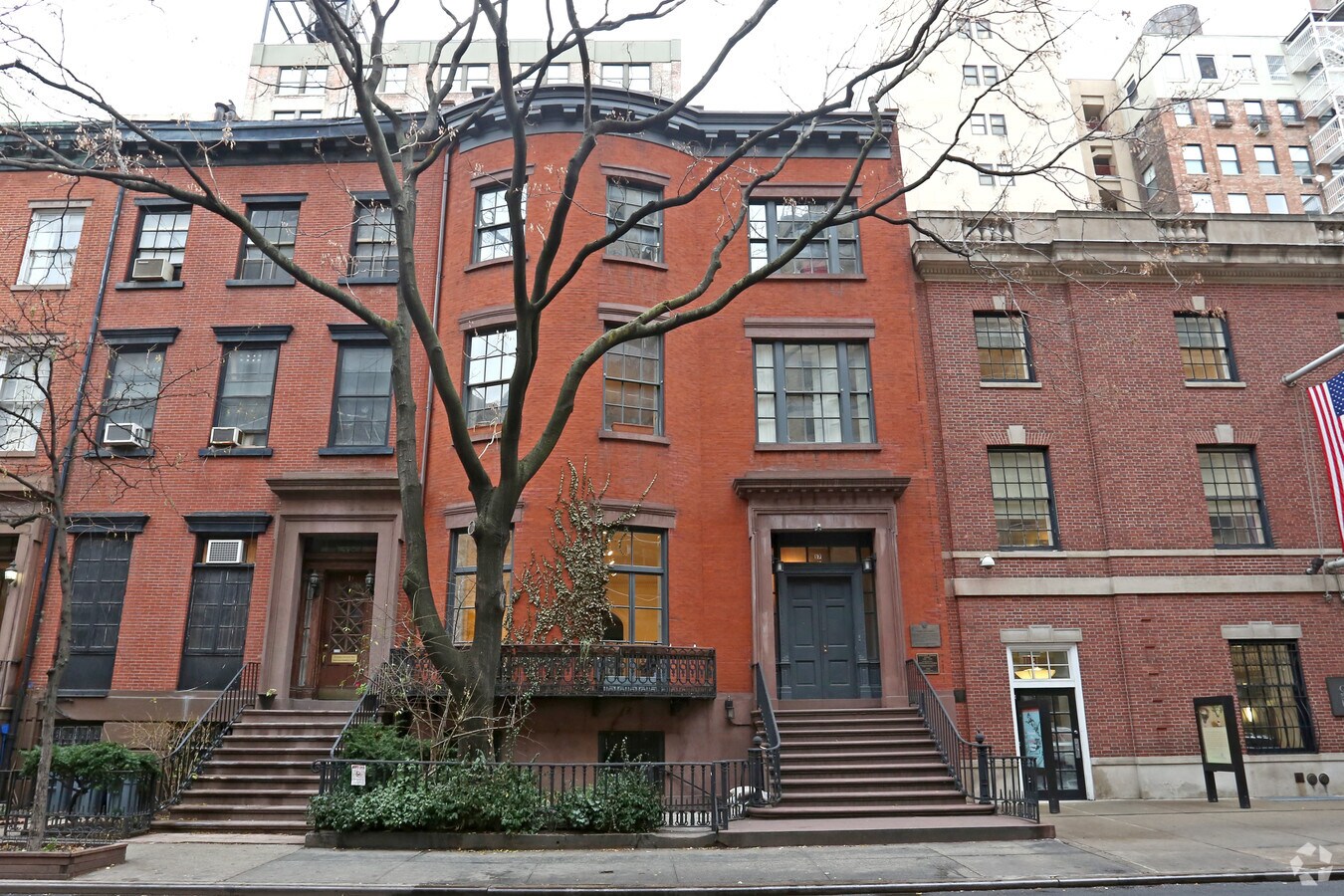 Photo - 17 W House Apartments